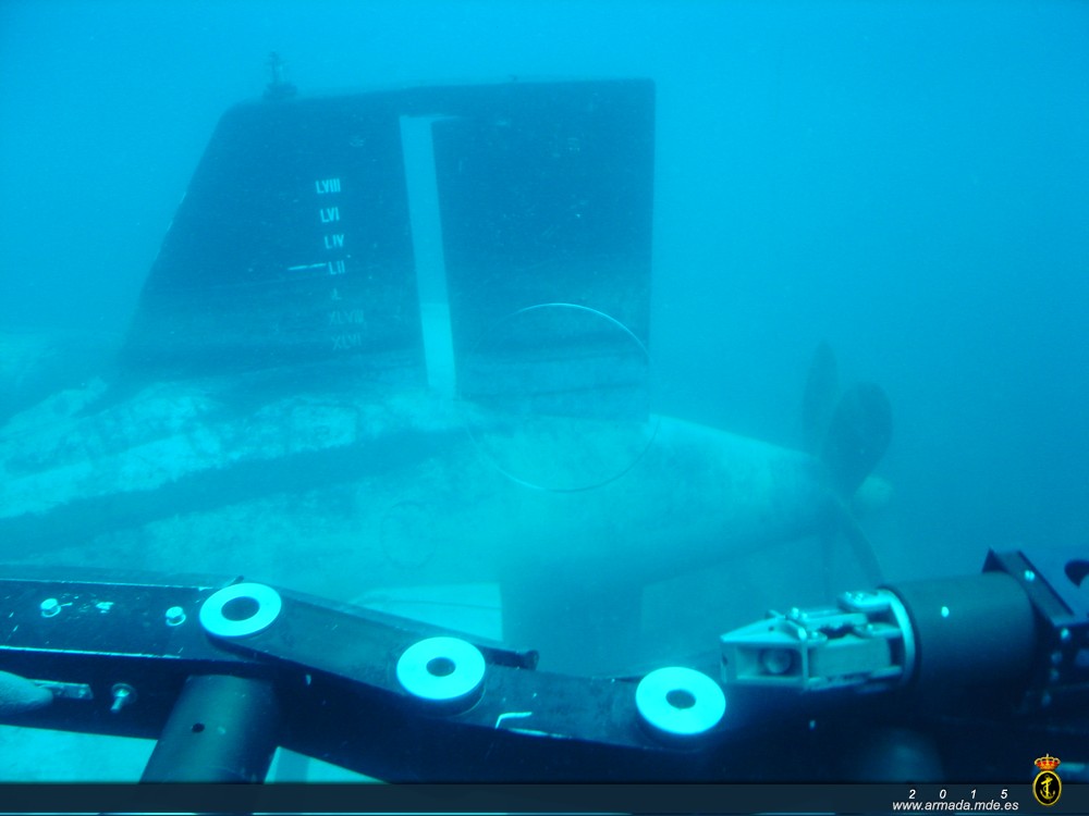 Ejercicio BOLD MONARCH. El submarino de rescate NSRS acoplado sobre la escotilla de salvamento de proa del "Galerna".